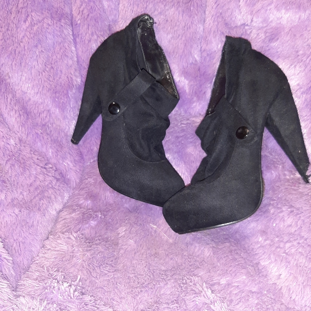 Heels - Picture 2 of 8